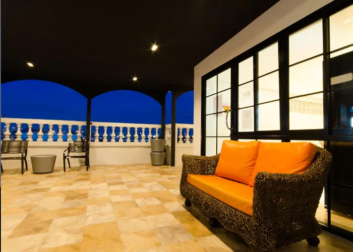 Hotel Rhythm And Rest Quarters At Khaosan Palace Hotel 2*