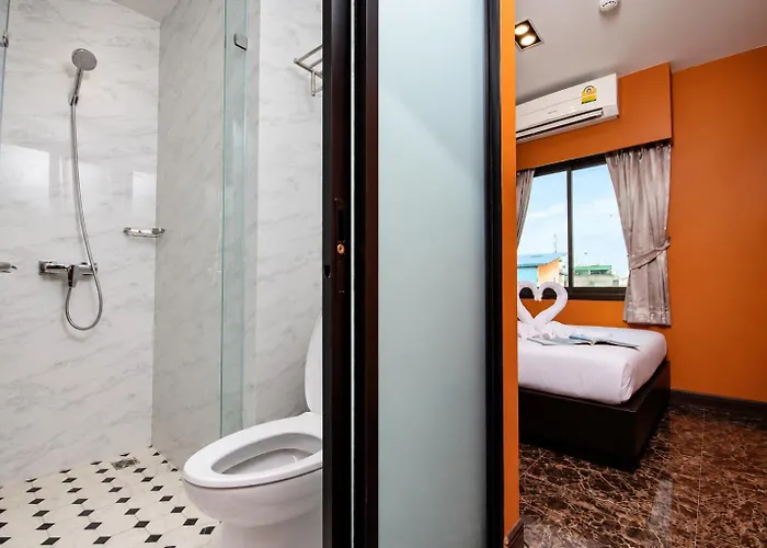 Hotel Rhythm And Rest Quarters At Khaosan Palace Hotel